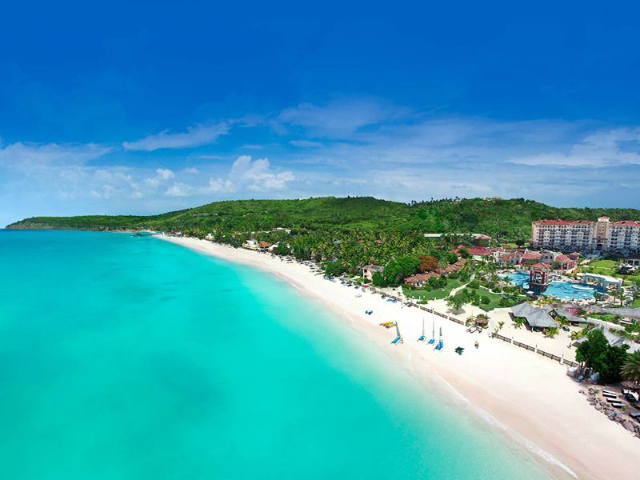狄金森湾 - Dickenson Bay | Secret World Trip Planner