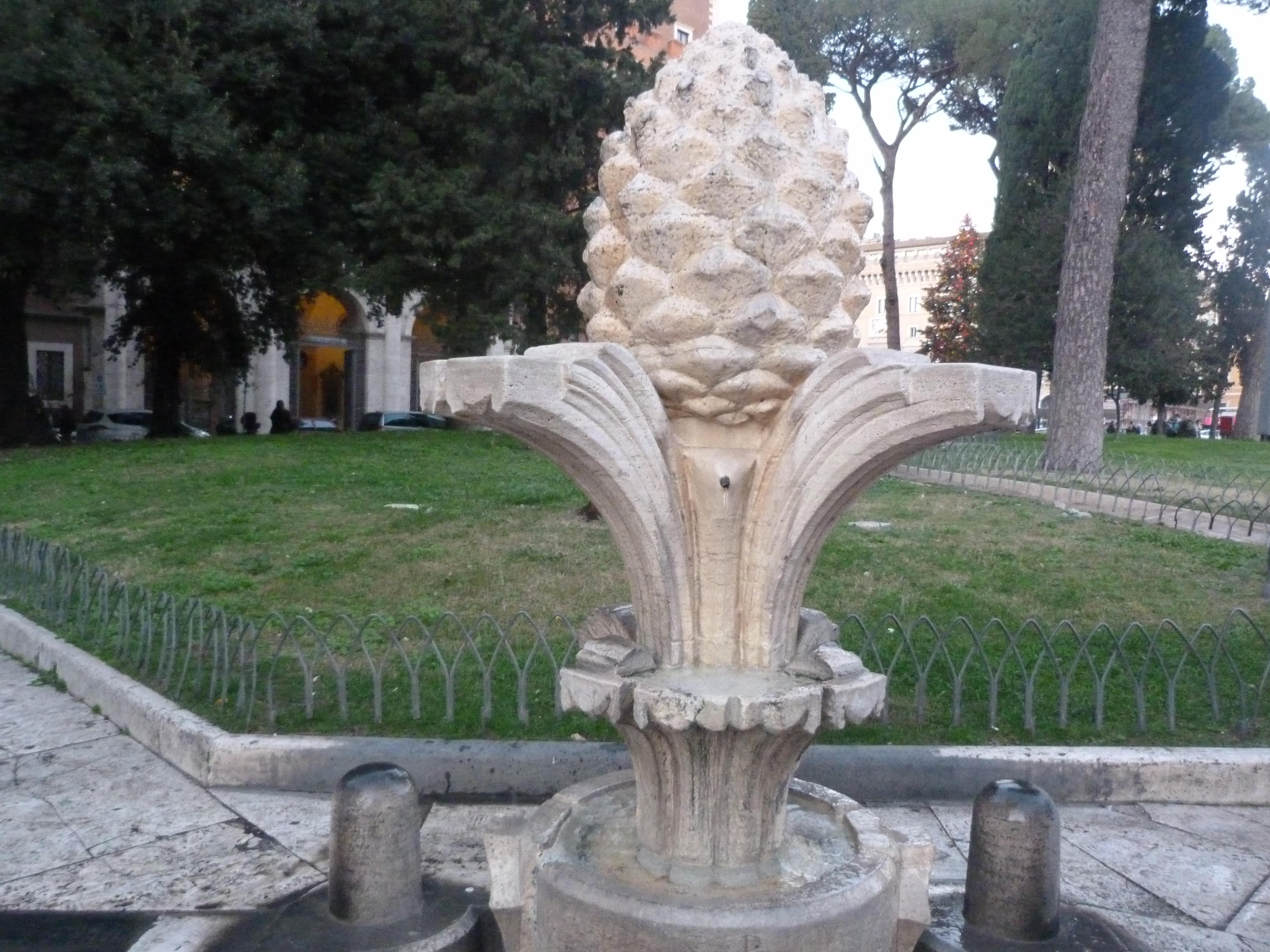 Fuente de la piña - Roma | Secret World Trip Planner