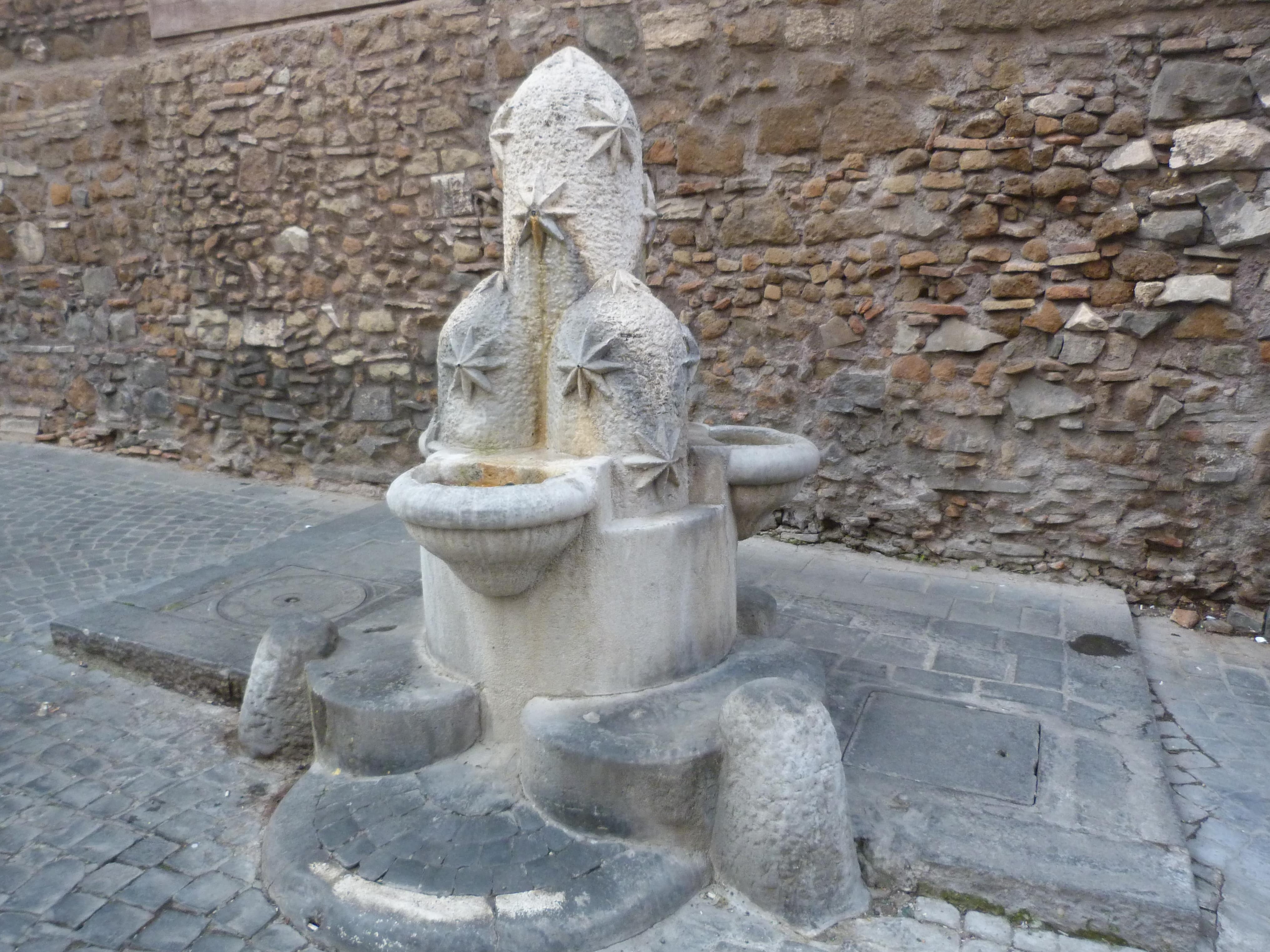 Fonte das montanhas - Roma | Secret World Trip Planner