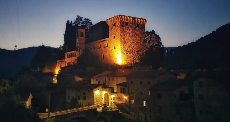 Cascella i Zamek brodawki  - Bagni di Lucca | Secret World Trip Planner