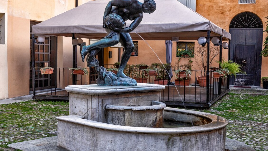Fontanna nimfy - Modena | Secret World Trip Planner