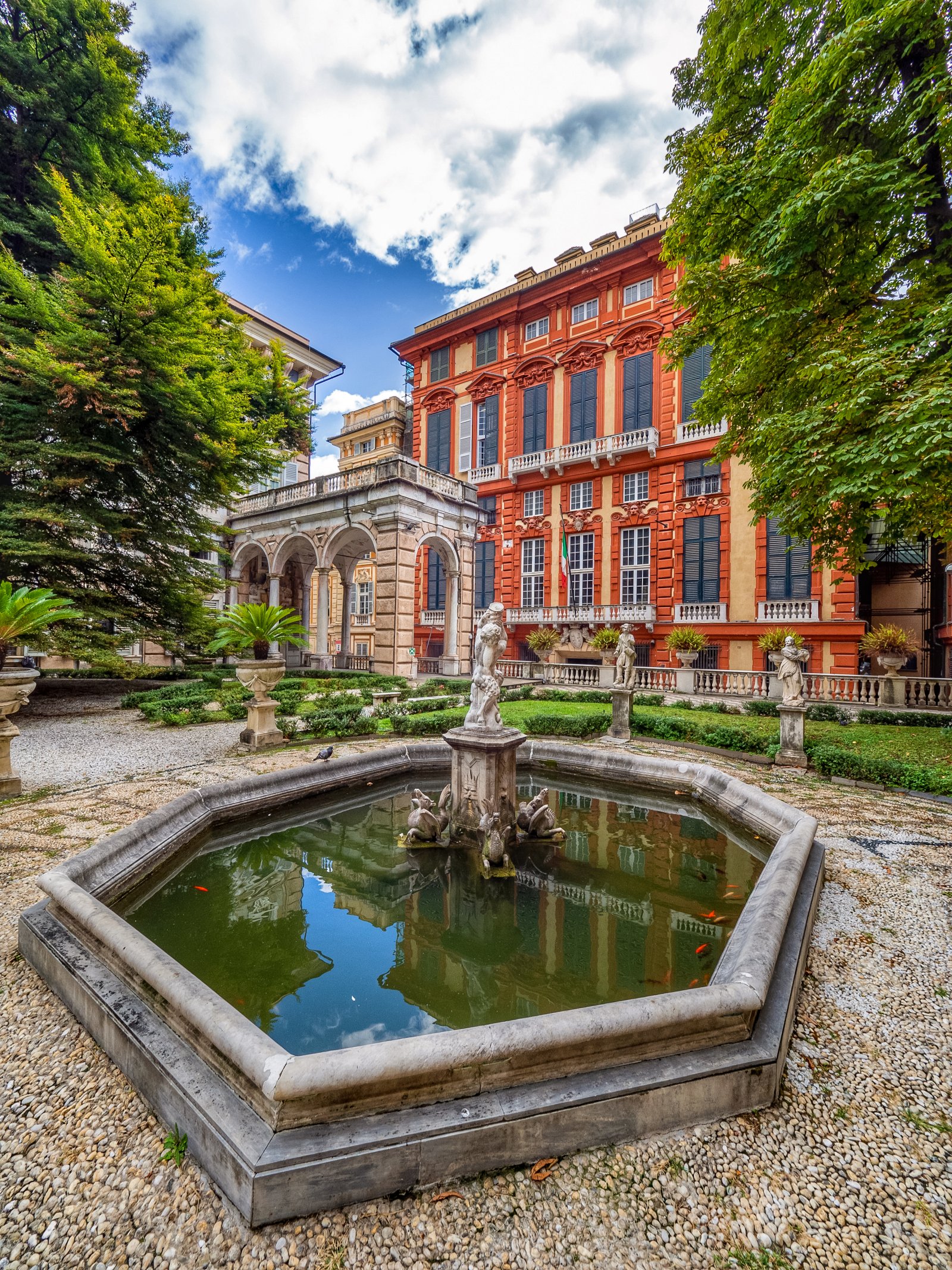 Palacio Rojo - Genova | Secret World Trip Planner