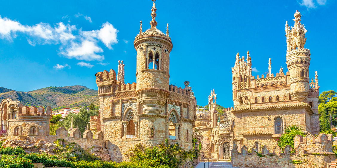 Castillo de Colomares 는 말라가 주 베날마데나에 있습니다. 임프르 — Benalmádena