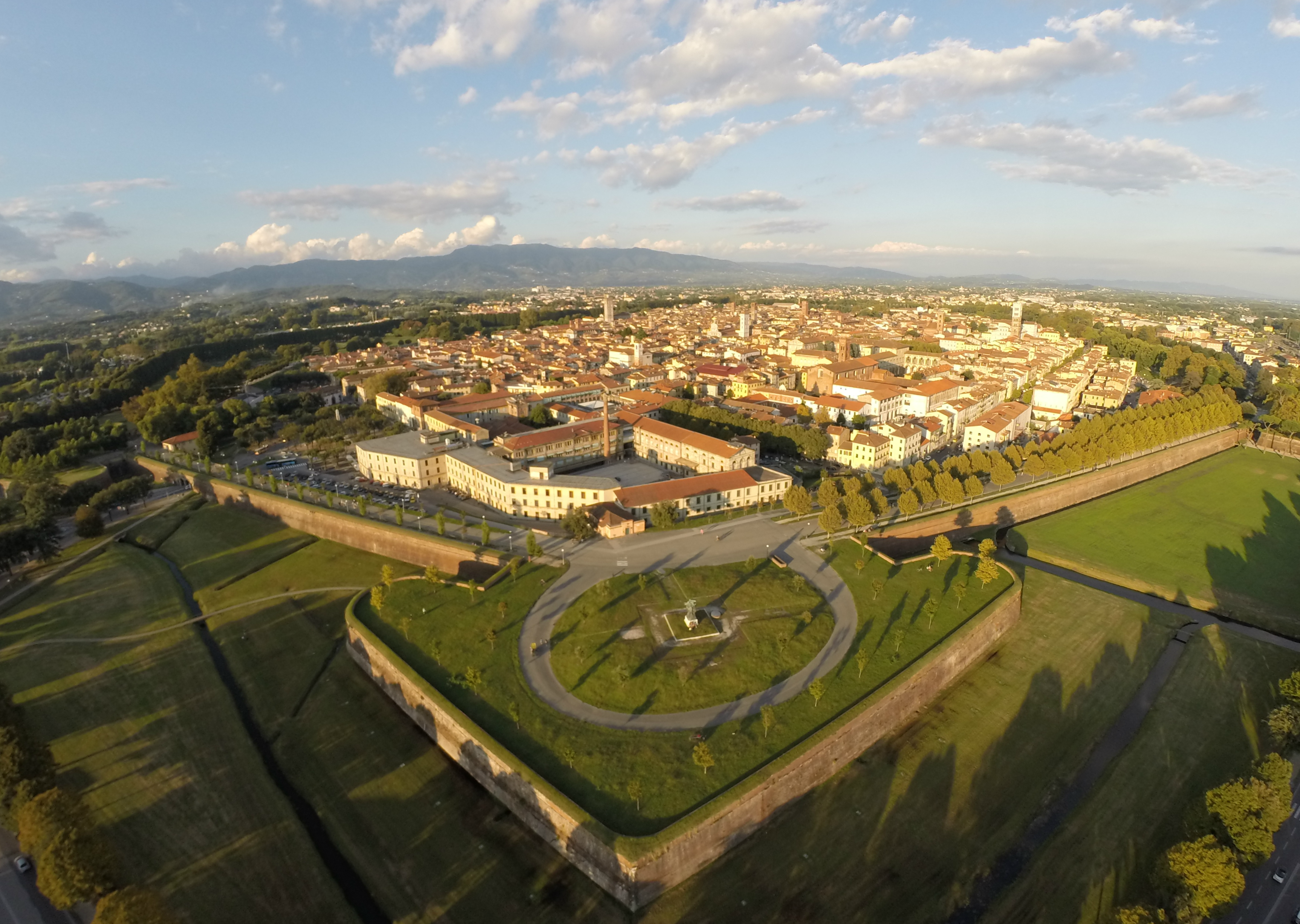 Lucca een juweel binnen de muren - Lucca LU | Secret World Trip Planner