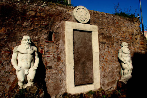 De alchemische poort van Rome | Secret World Trip Planner