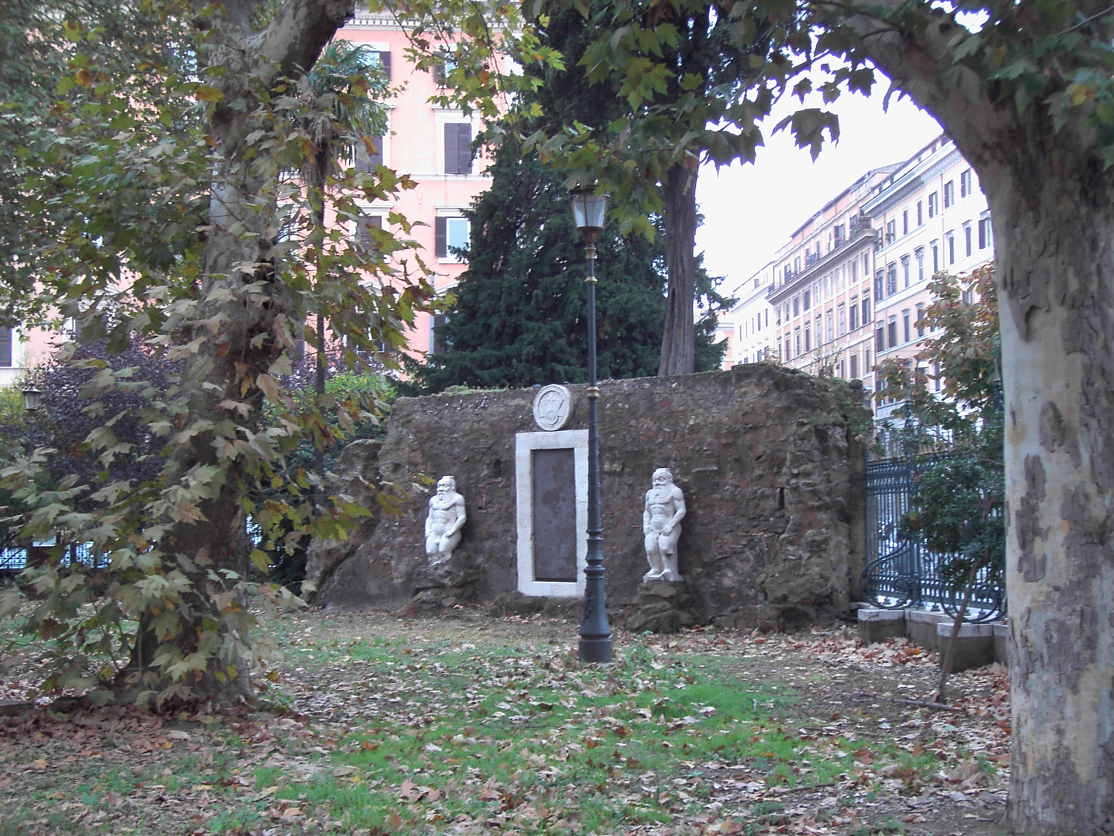 De alchemische poort van Rome | Secret World Trip Planner