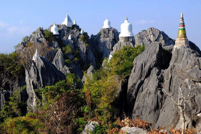 Templo de Wat Chaloemprakiat Prachomklao Rachanusorn - Wichet Nakhon | Secret World Trip Planner