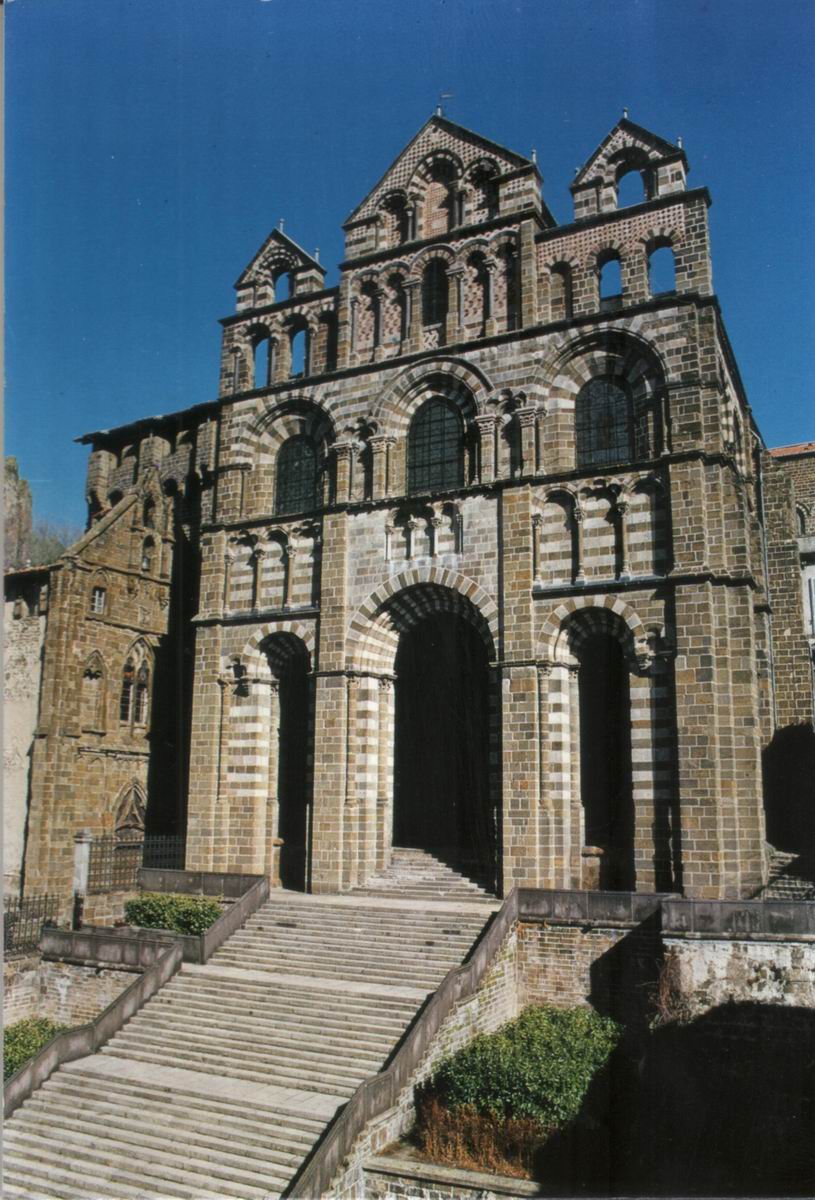 Собор Парижской Богоматери в Ле-Пюи - Le Puy-en-Velay | Secret World Trip Planner