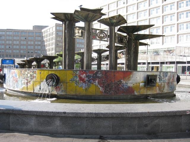 Fuente de la amistad de los pueblos - Berlino | Secret World Trip Planner