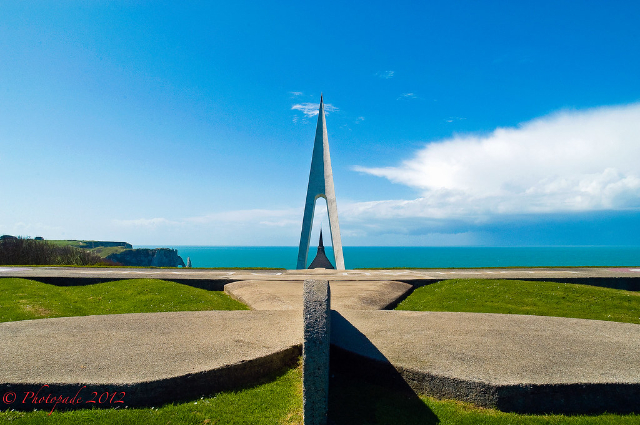 Monument L'Oiseau Blanc - Étretat | Secret World Trip Planner