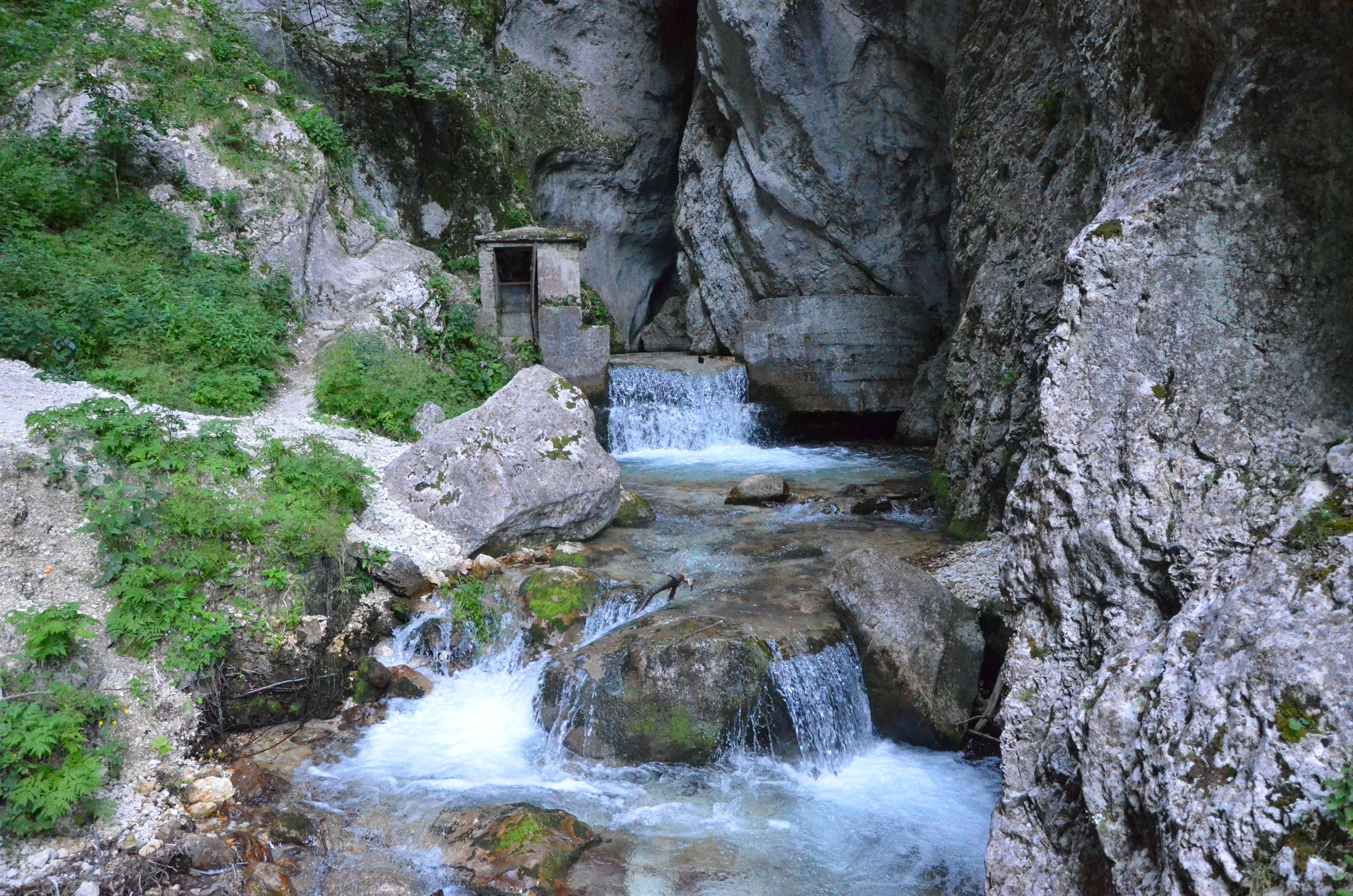 Infernaccio kloof en Hermitage van St. Leonard - Montefortino | Secret World Trip Planner