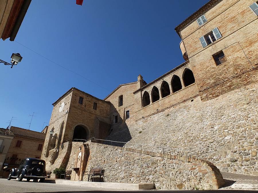 Schloss Pelagallo und der Kampf um den Monte Vidon - Monte Vidon Combatte | Secret World Trip Planner