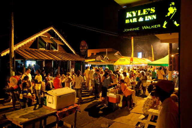 Gros Islet的街头派对 - Gros Islet | Secret World Trip Planner