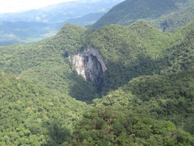 Пещера Каса-де-Педра: монументальное чудо природы Бразилии - Ribeirão Grande - SP | Secret World Trip Planner
