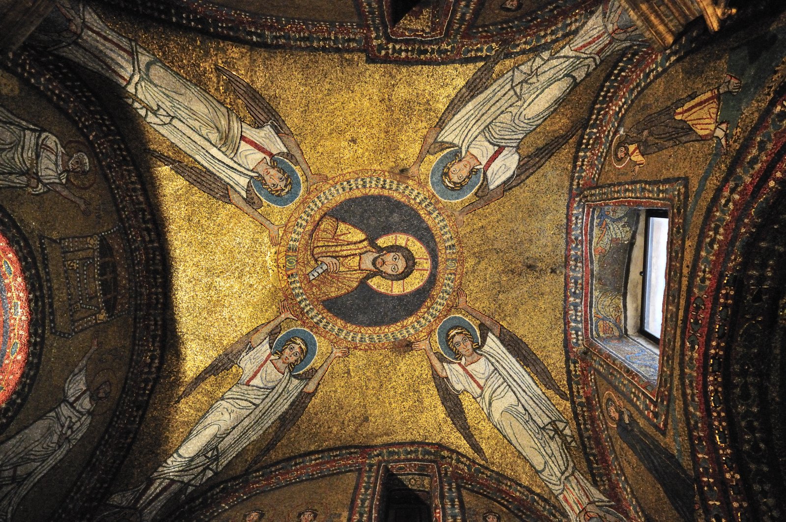 Die Kirche Santa Prassede und die herrlichen Mosaike - Roma | Secret World Trip Planner