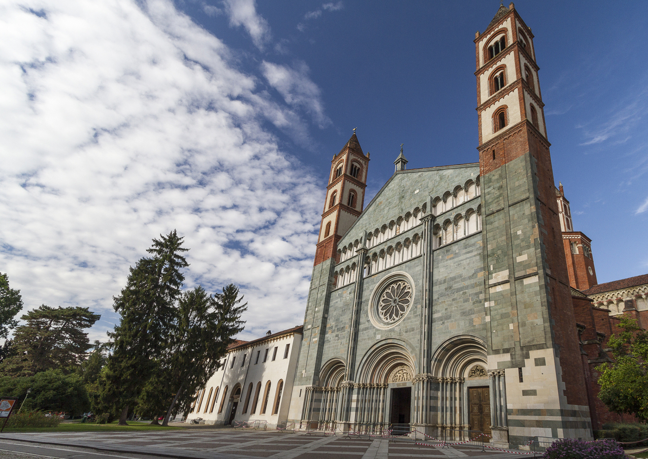 Basílica de San Andrés, - Vercelli | Secret World Trip Planner