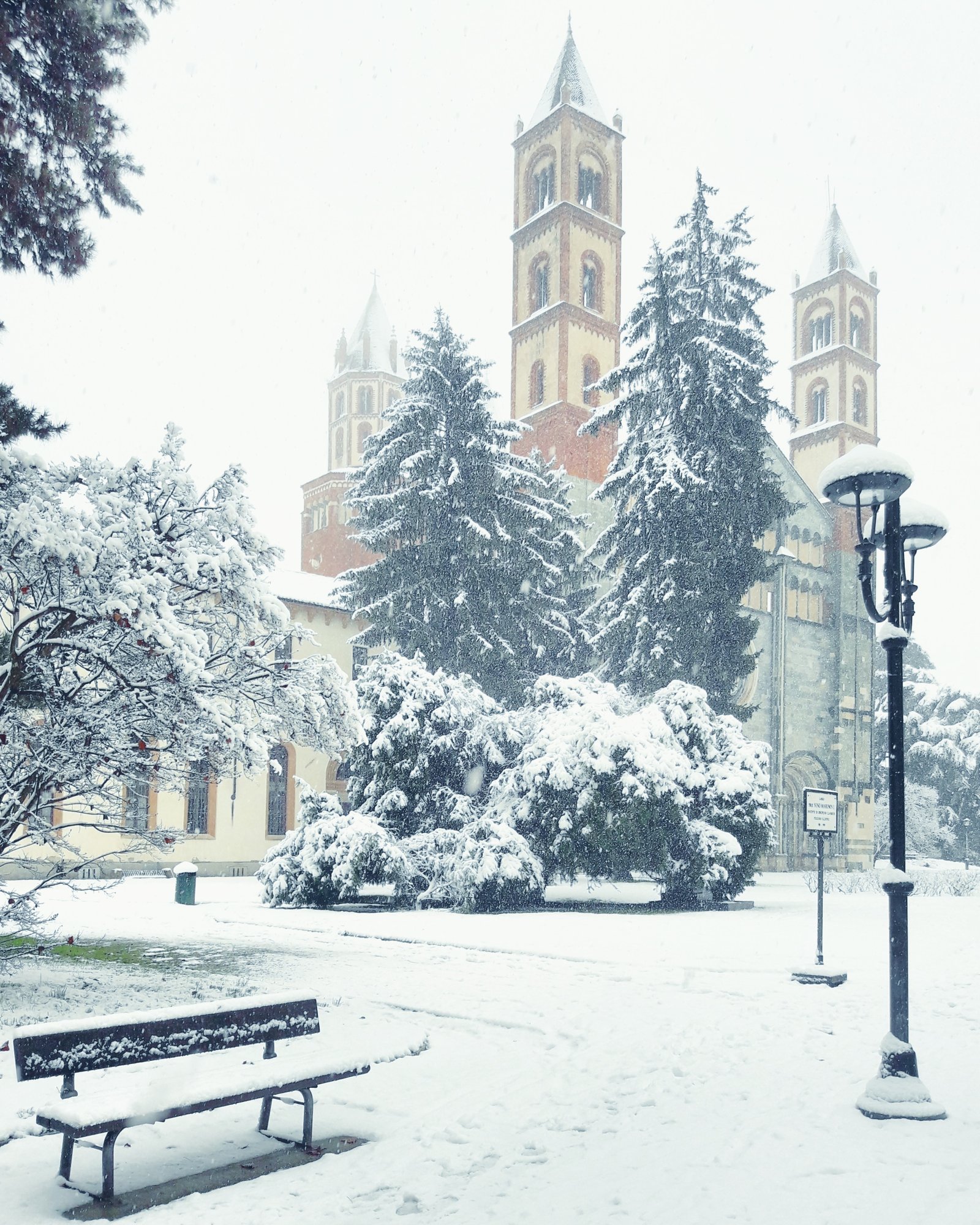 Basílica de San Andrés, - Vercelli | Secret World Trip Planner