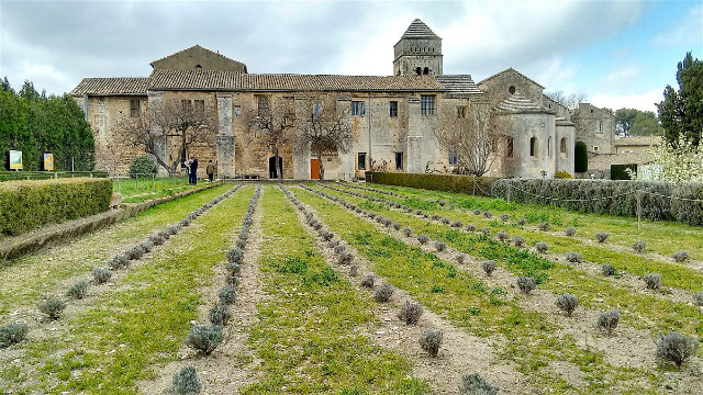 Van Gogh und das Kloster von Saint-Paul-de-Mausole - Saint-Rémy-de-Provence | Secret World Trip Planner