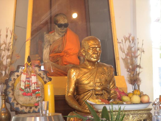 La Mummia di Luang Pho Dang - Amphoe Ko Samui | Secret World Trip Planner