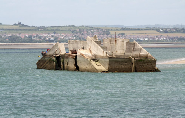 Der Maulbeerhafen - Arromanches-les-Bains | Secret World Trip Planner