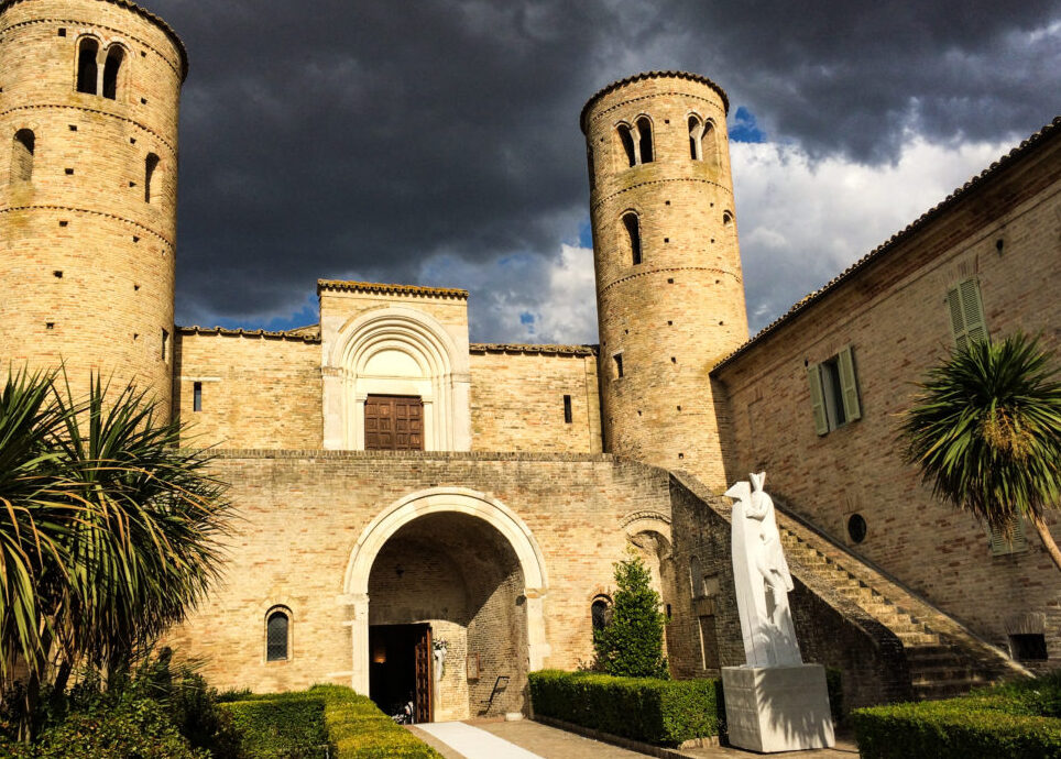 Kirche San Claudio al Chienti - Corridonia | Secret World Trip Planner