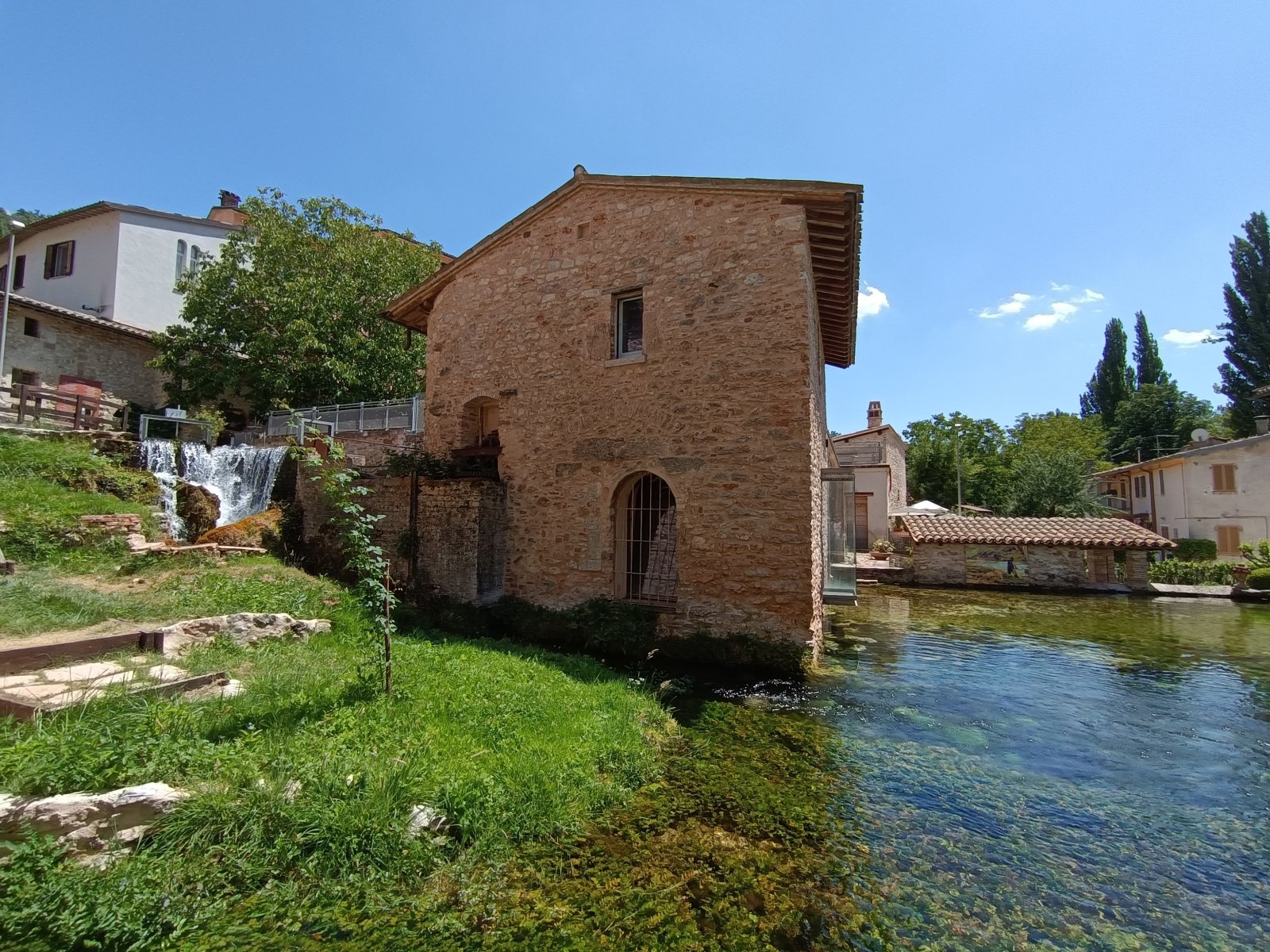 Rasiglia e suas fontes - 06034 Foligno PG | Secret World Trip Planner