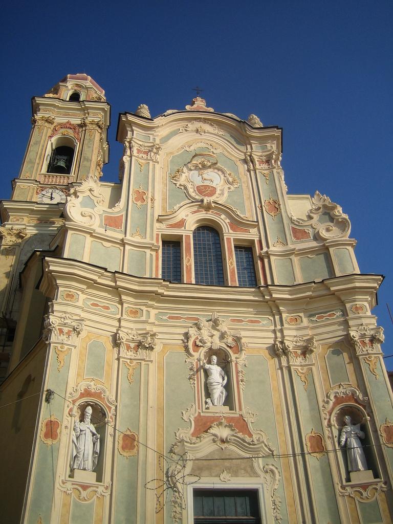 Cervo: Kościół św. Jana Chrzciciela - Cervo | Secret World Trip Planner