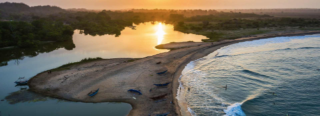 Playa de Elephant Rock - Kalkudah | Secret World Trip Planner