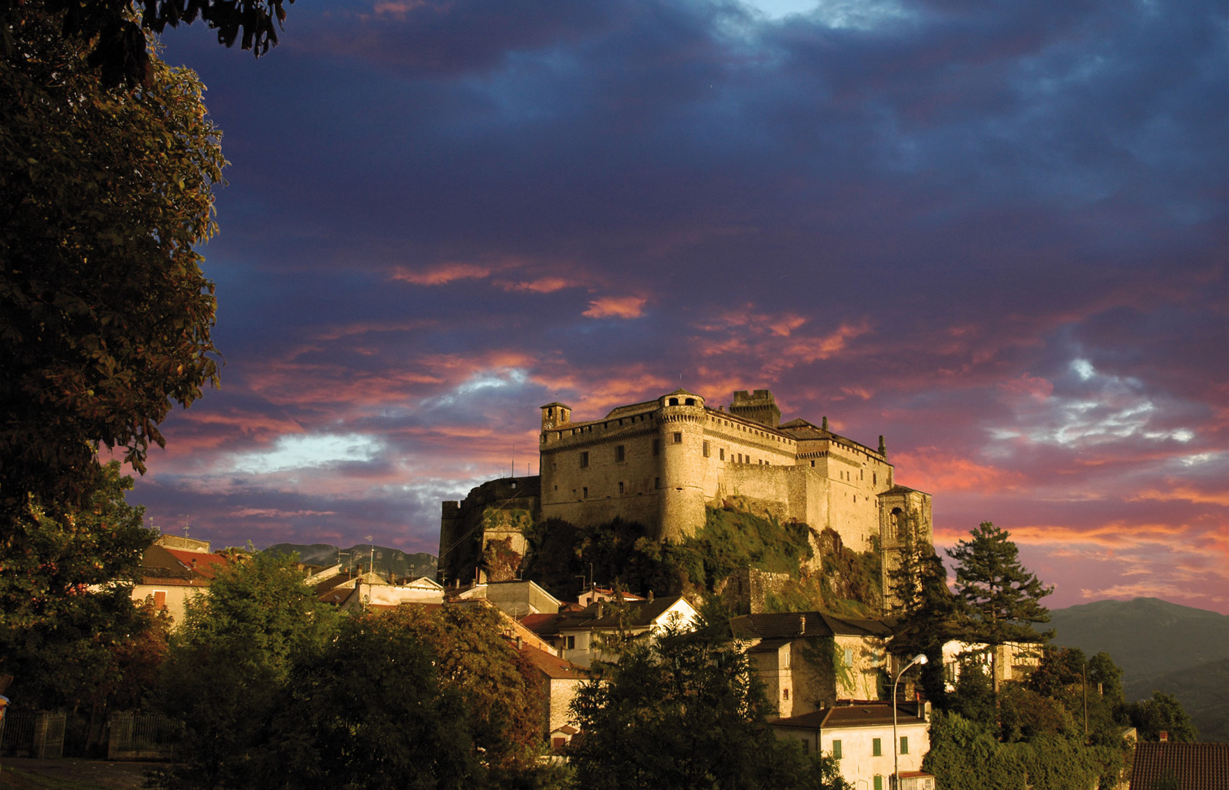 Kasteel Bardi - Ceno Vallei - Bardi | Secret World Trip Planner
