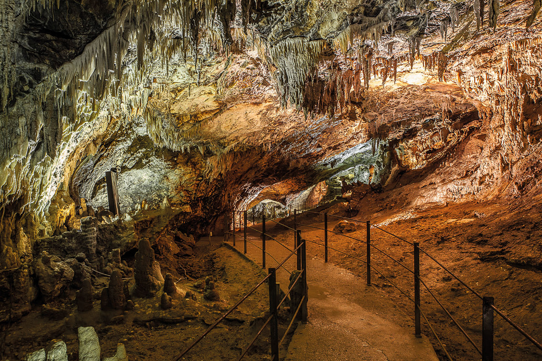 Grotte di Castelcivita - Piazzale Zonzi | Secret World Trip Planner