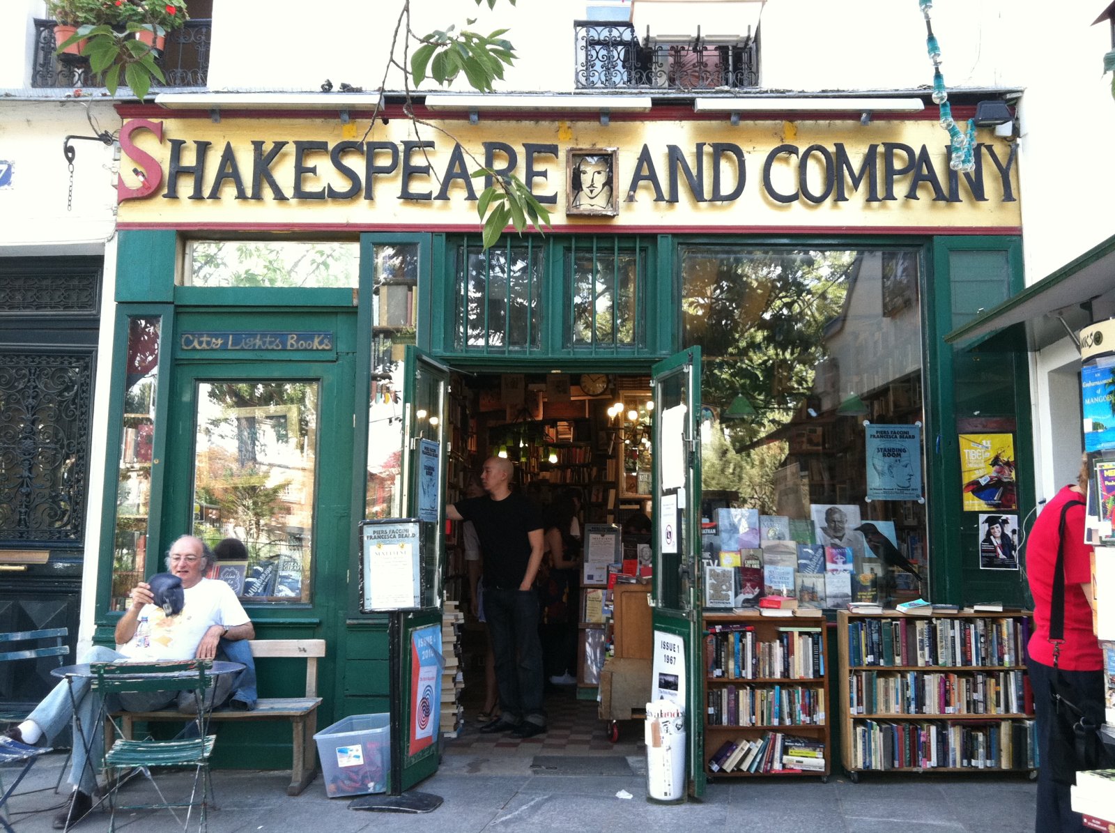 Paris / Shakespeare and Company: uma livraria icónica - Paris | Secret World Trip Planner