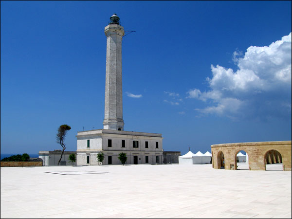 Le phare de Santa Maria di Leuca - Leuca | Secret World Trip Planner