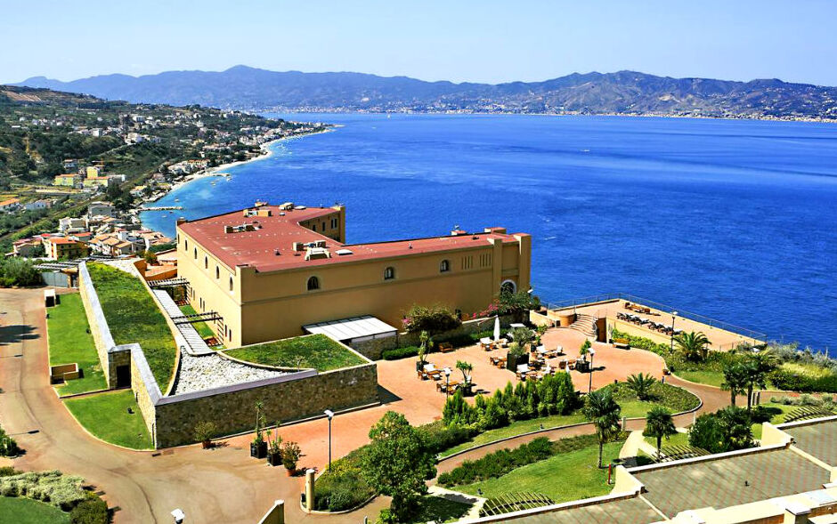 Castelo de Altafiumara: uma bela fortaleza bourbon dos 700 - Villa San Giovanni | Secret World Trip Planner