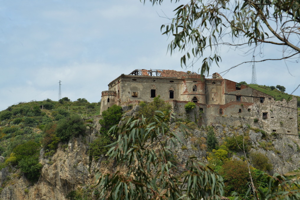 Calabria: Castello di Palizzi - Palizzi | Secret World Trip Planner