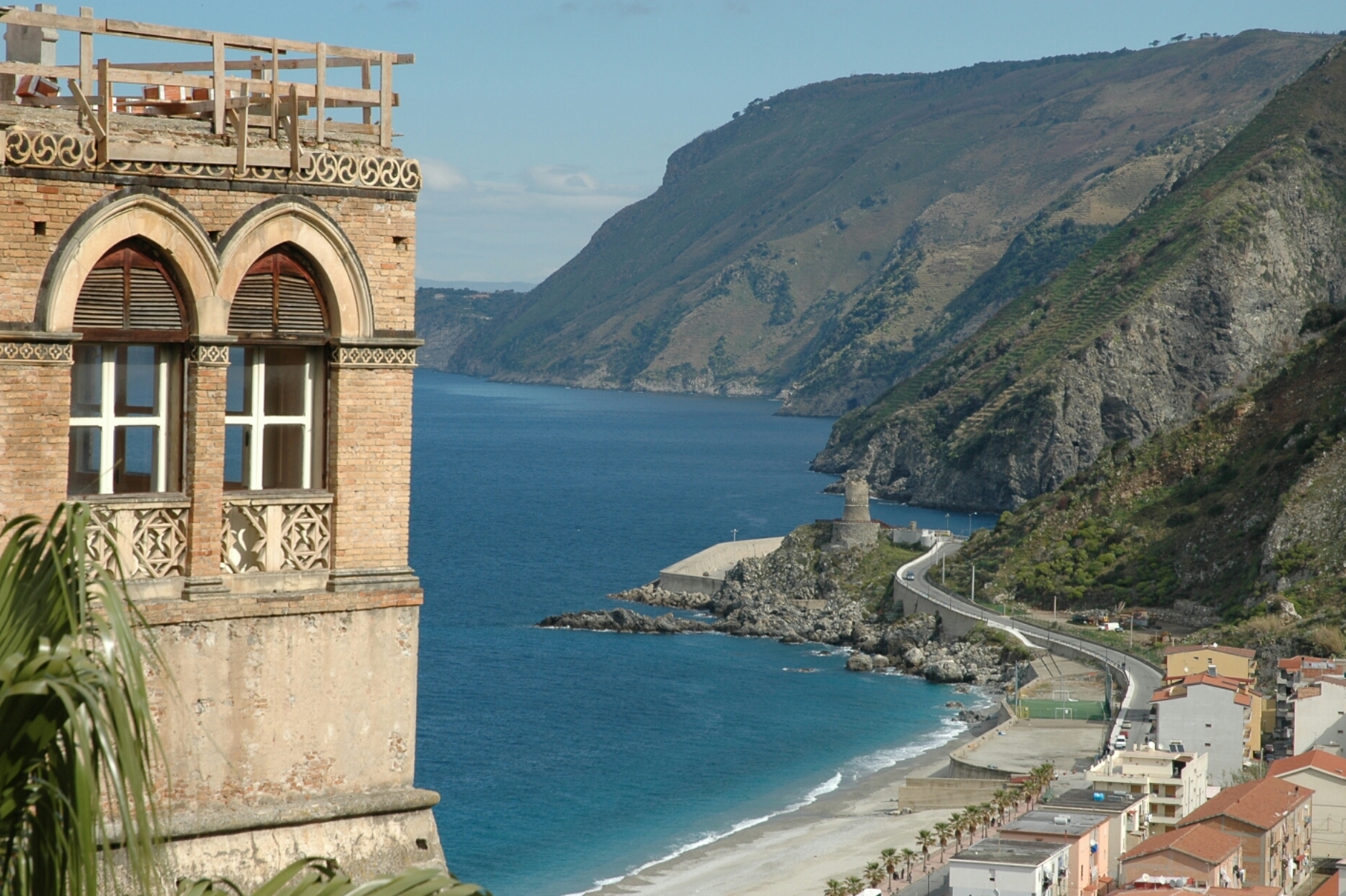 バニャーラの要塞 - Bagnara Calabra | Secret World Trip Planner