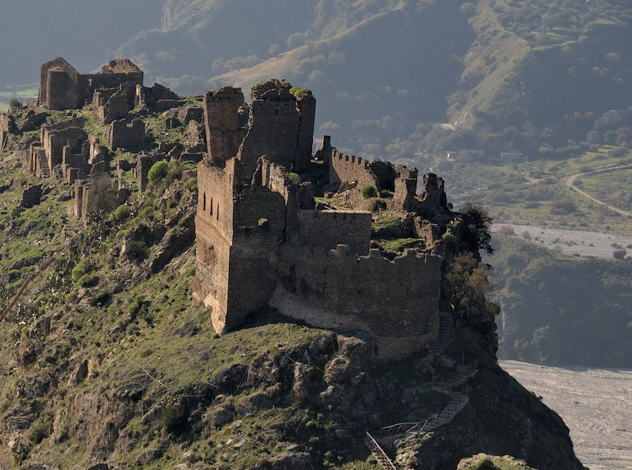 Amendolea: Il Castello Ruffo - Amendolea | Secret World Trip Planner