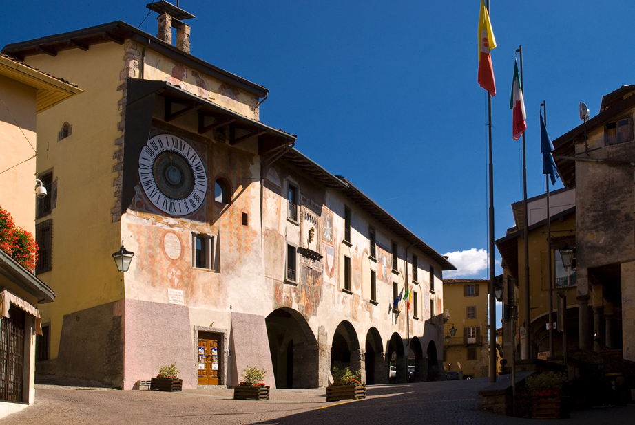 Clusone ed il suo Orologio - Clusone | Secret World Trip Planner