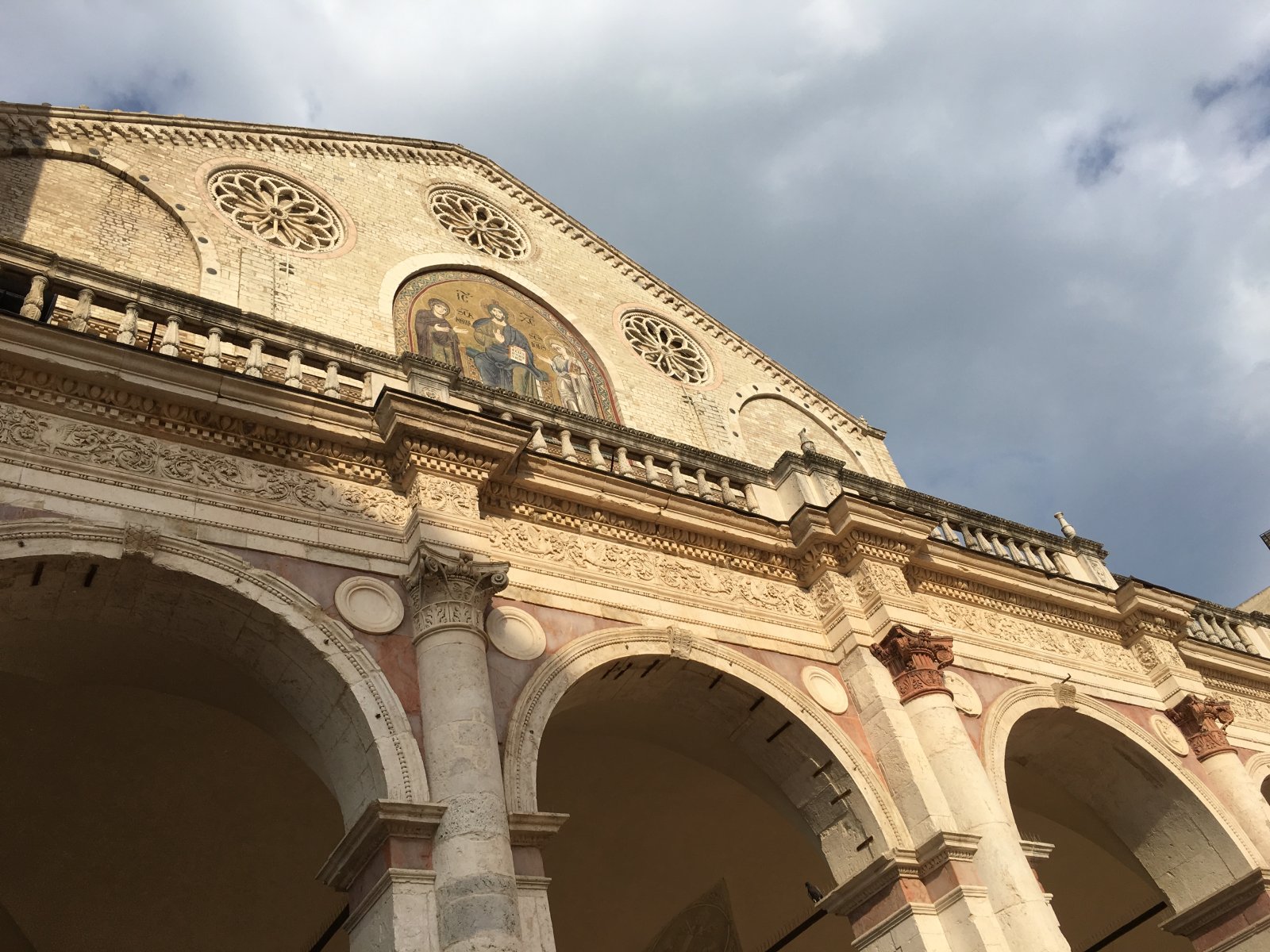La facciata del Duomo di Spoleto - Spoleto | Secret World Trip Planner