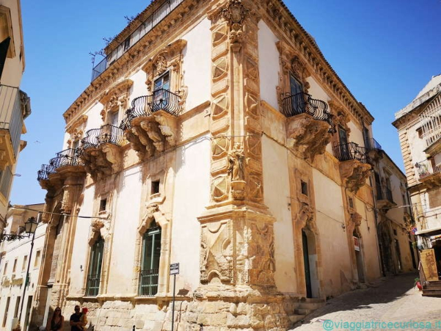 Benevento-paleis - Scicli | Secret World Trip Planner