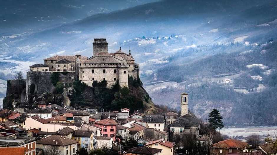 Zamek Bardi - Bardi | Secret World Trip Planner