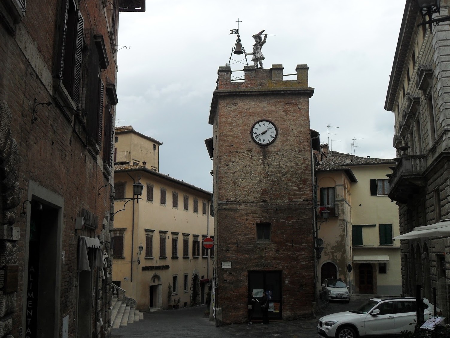 Der Uhrenturm von Punchinello - Montepulciano | Secret World Trip Planner
