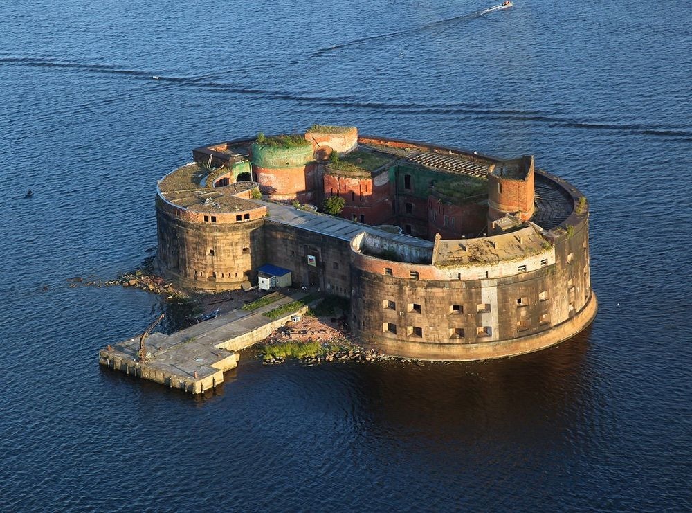 Forte Alexandre no Mar Báltico - Russia | Secret World Trip Planner
