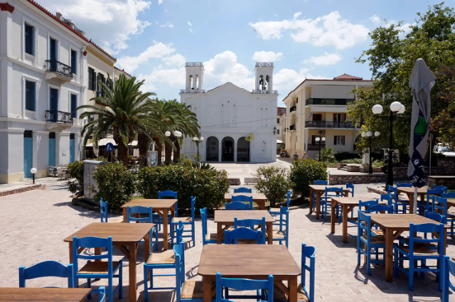 Kirche des Heiligen Spyridon - Nafplion | Secret World Trip Planner