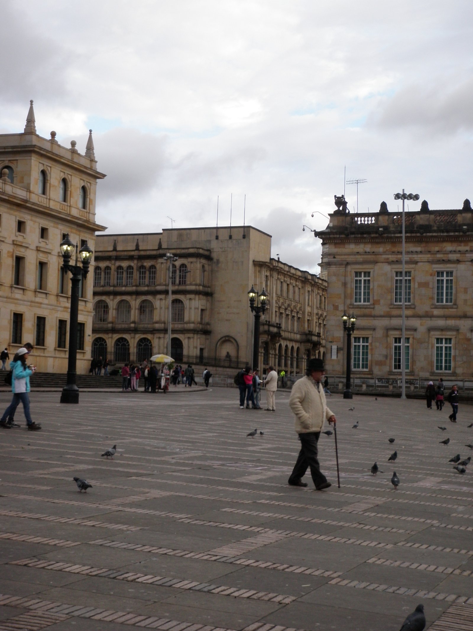 Bogotá e a bela praça de Bolivar - Bogotá | Secret World Trip Planner