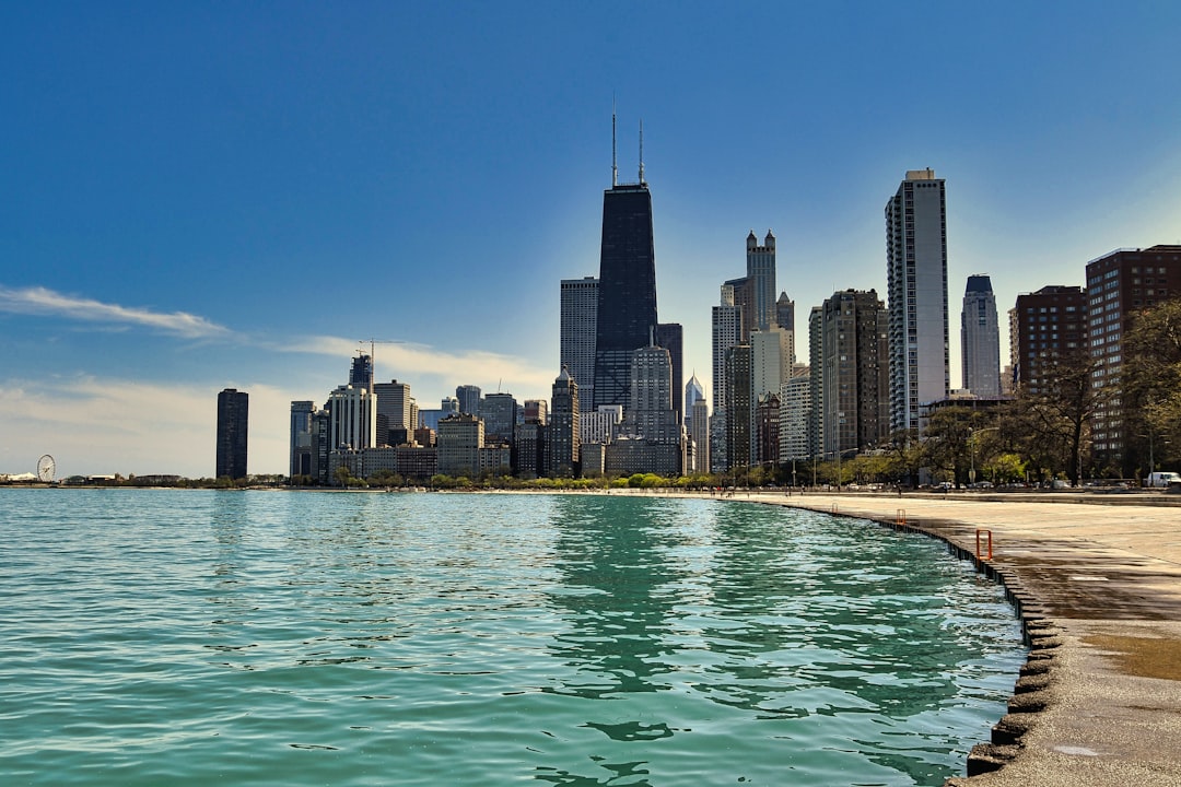 Una Domenica Pomeriggio sull'Isola della Grande-Jatte,  - Chicago | Secret World Trip Planner