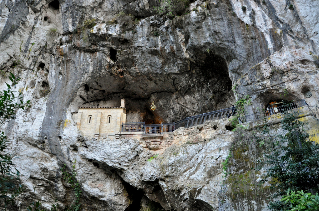 Heiligdom van Covadonga - Covadonga | Secret World Trip Planner