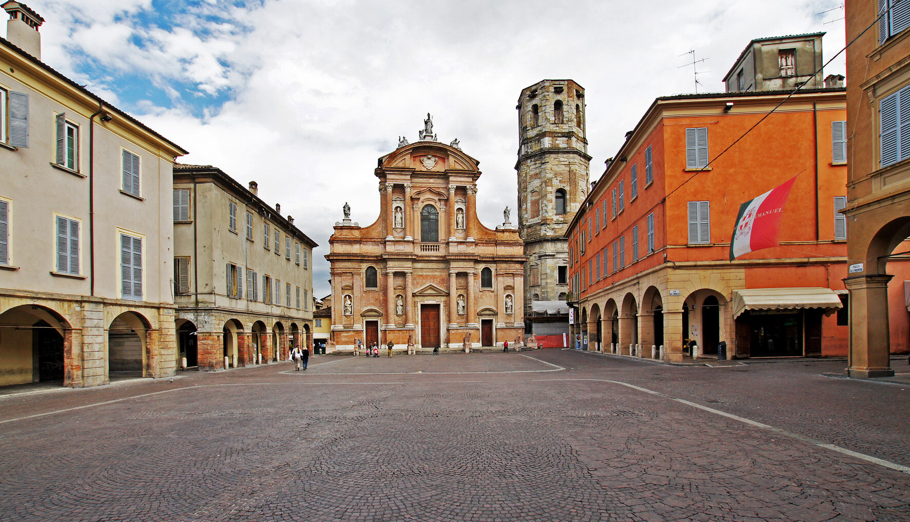 Piazza San Prospero - Reggio Emilia | Secret World Trip Planner