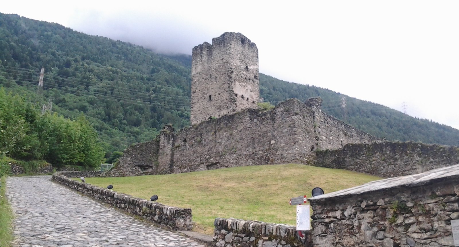 Das Castellaccio von Tirano - Tirano | Secret World Trip Planner