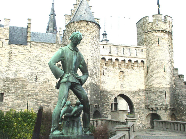 A estátua de Lange Wapper - Antwerpen | Secret World Trip Planner