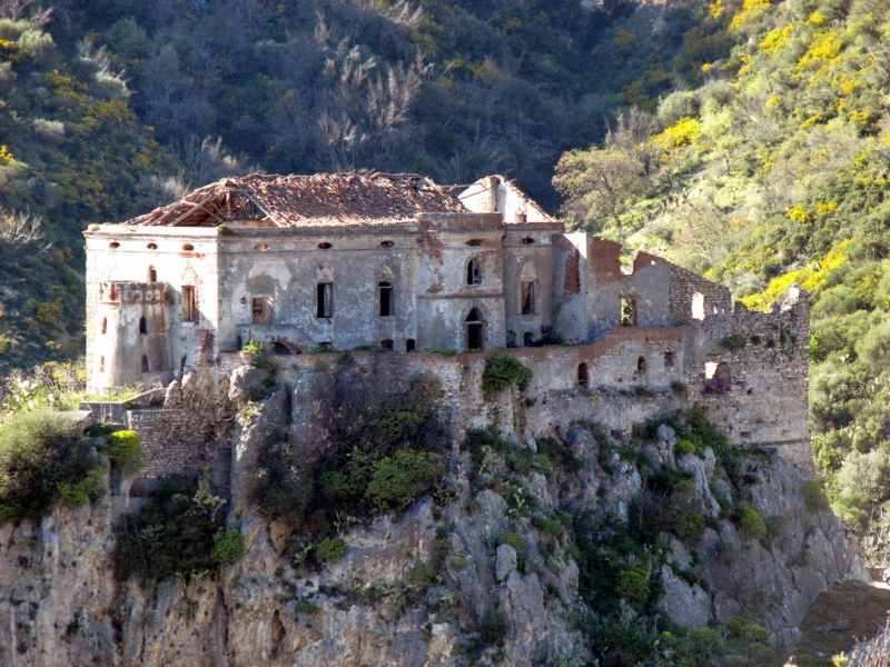 Castello di Palizzi - Palizzi | Secret World Trip Planner